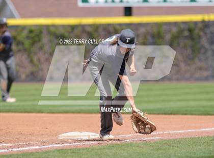 Thumbnail 3 in Syracuse vs. Kearns (UHSAA 6A Regionals Game 2) photogallery.