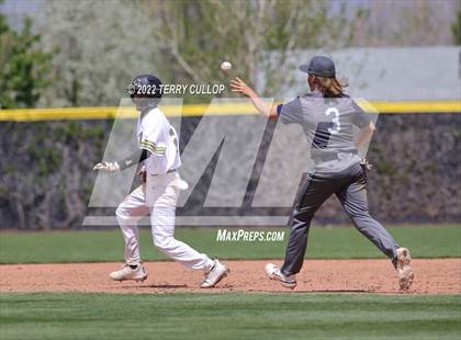 Thumbnail 2 in Syracuse vs. Kearns (UHSAA 6A Regionals Game 2) photogallery.