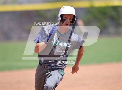 Thumbnail 3 in Syracuse vs. Kearns (UHSAA 6A Regionals Game 2) photogallery.