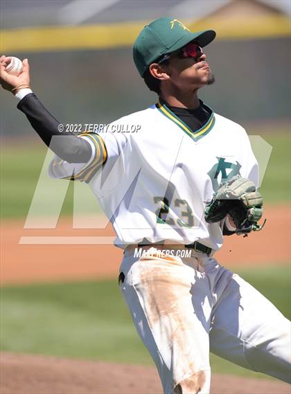 Thumbnail 2 in Syracuse vs. Kearns (UHSAA 6A Regionals Game 2) photogallery.