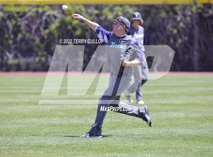 Thumbnail 3 in Syracuse vs. Kearns (UHSAA 6A Regionals Game 2) photogallery.