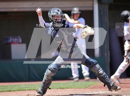 Thumbnail 3 in Syracuse vs. Kearns (UHSAA 6A Regionals Game 2) photogallery.