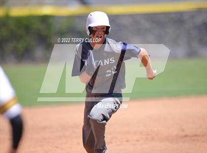 Thumbnail 3 in Syracuse vs. Kearns (UHSAA 6A Regionals Game 2) photogallery.