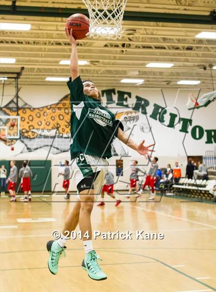 Thumbnail 2 in Mason vs. Falls Church (Joe Cascio Holiday Classic) photogallery.