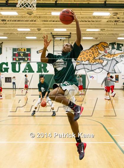 Thumbnail 3 in Mason vs. Falls Church (Joe Cascio Holiday Classic) photogallery.