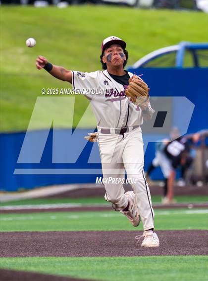 Thumbnail 2 in Windsor vs. Golden (CHSAA 4A Semifinals) photogallery.