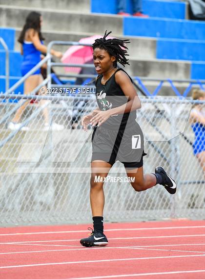 Thumbnail 1 in 6th Annual Meb Keflezighi Invitational photogallery.