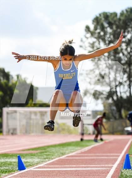 Thumbnail 1 in 6th Annual Meb Keflezighi Invitational photogallery.