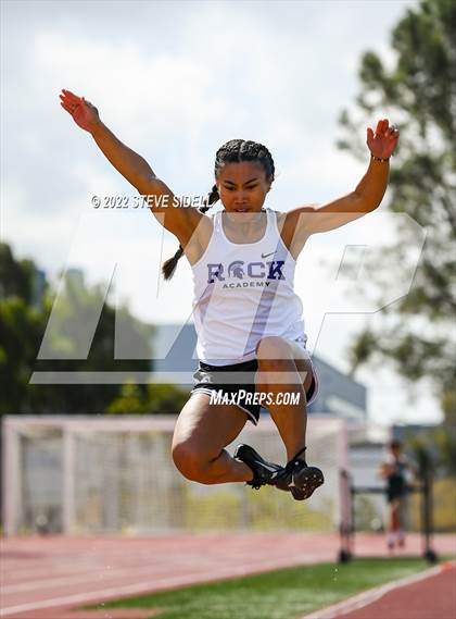 Thumbnail 1 in 6th Annual Meb Keflezighi Invitational photogallery.
