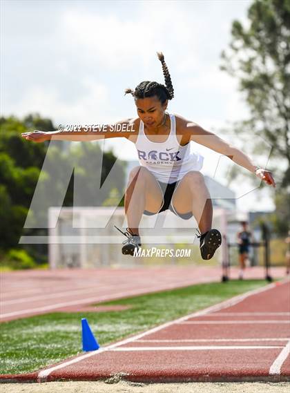 Thumbnail 2 in 6th Annual Meb Keflezighi Invitational photogallery.