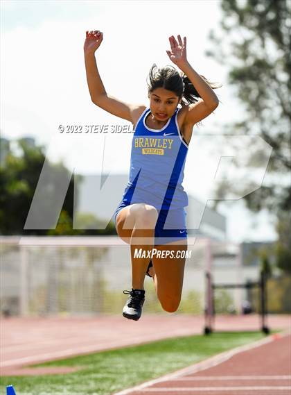 Thumbnail 3 in 6th Annual Meb Keflezighi Invitational photogallery.
