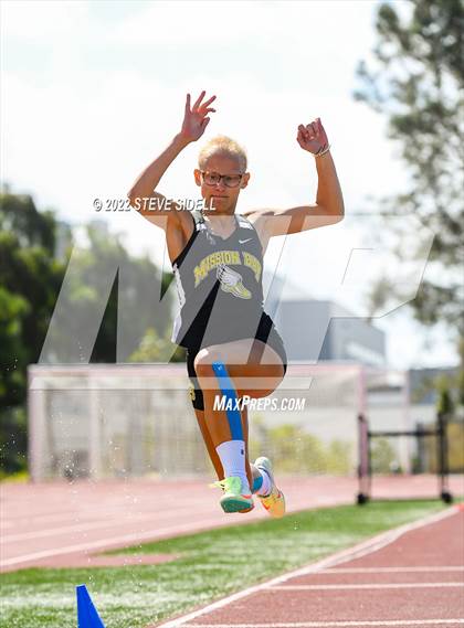 Thumbnail 1 in 6th Annual Meb Keflezighi Invitational photogallery.