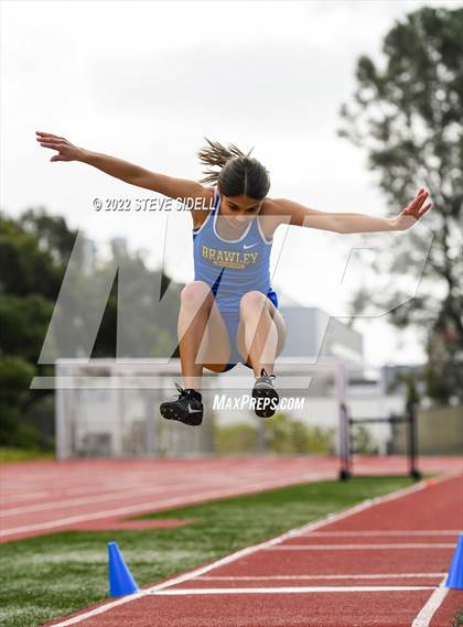 Thumbnail 2 in 6th Annual Meb Keflezighi Invitational photogallery.