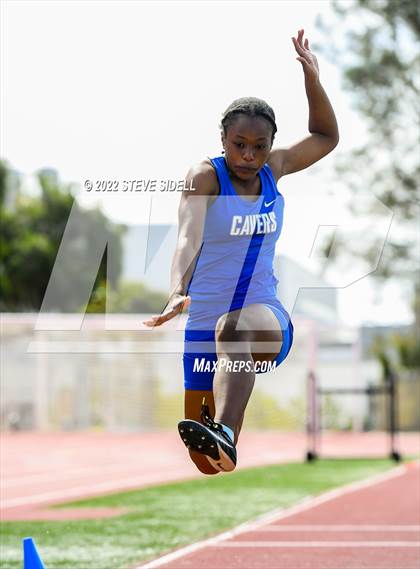 Thumbnail 2 in 6th Annual Meb Keflezighi Invitational photogallery.