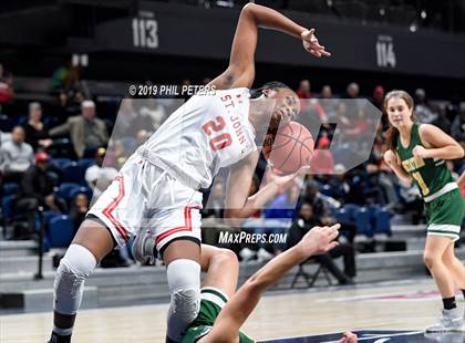 Thumbnail 2 in Georgetown Visitation Prep vs St. John's (DCSAA Class AA Final) photogallery.