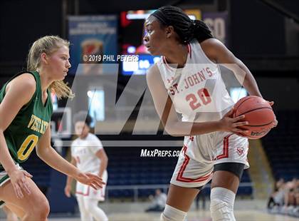Thumbnail 2 in Georgetown Visitation Prep vs St. John's (DCSAA Class AA Final) photogallery.