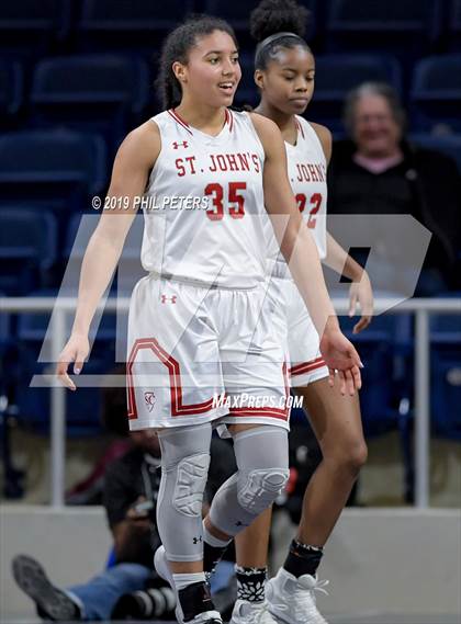 Thumbnail 3 in Georgetown Visitation Prep vs St. John's (DCSAA Class AA Final) photogallery.