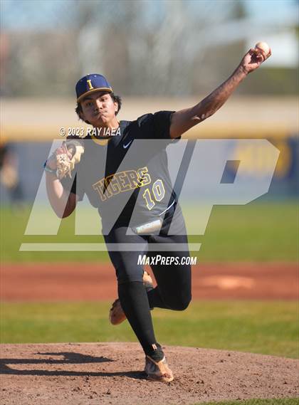 Thumbnail 1 in Woodcreek @ Inderkum photogallery.