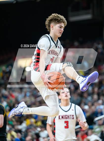 Thumbnail 2 in Hillcrest vs. Bishop Kelly (IHSAA 4A Semifinal) photogallery.