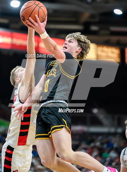 Thumbnail 3 in Hillcrest vs. Bishop Kelly (IHSAA 4A Semifinal) photogallery.