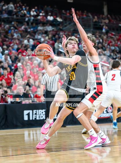 Thumbnail 3 in Hillcrest vs. Bishop Kelly (IHSAA 4A Semifinal) photogallery.