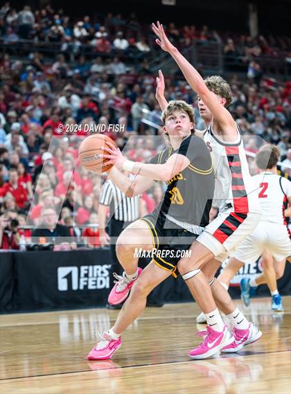Thumbnail 2 in Hillcrest vs. Bishop Kelly (IHSAA 4A Semifinal) photogallery.
