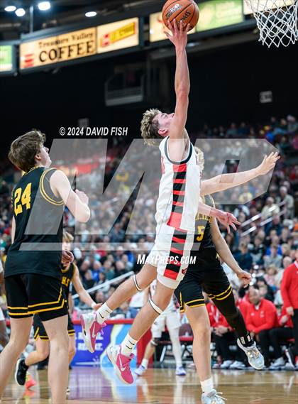 Thumbnail 2 in Hillcrest vs. Bishop Kelly (IHSAA 4A Semifinal) photogallery.