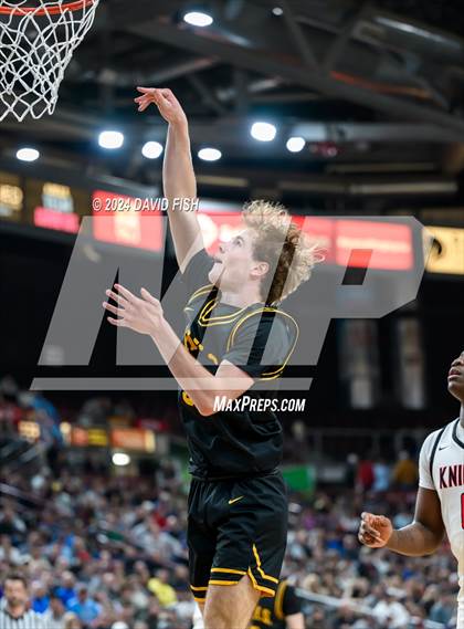 Thumbnail 2 in Hillcrest vs. Bishop Kelly (IHSAA 4A Semifinal) photogallery.