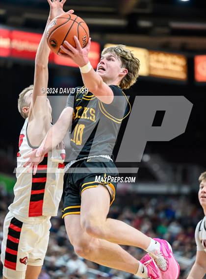 Thumbnail 2 in Hillcrest vs. Bishop Kelly (IHSAA 4A Semifinal) photogallery.