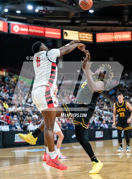 Thumbnail 3 in Hillcrest vs. Bishop Kelly (IHSAA 4A Semifinal) photogallery.