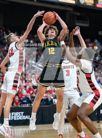Thumbnail 3 in Hillcrest vs. Bishop Kelly (IHSAA 4A Semifinal) photogallery.
