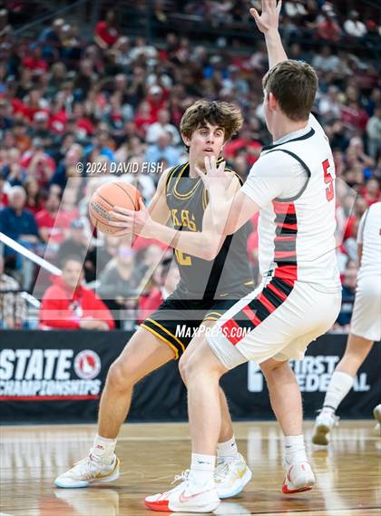 Thumbnail 2 in Hillcrest vs. Bishop Kelly (IHSAA 4A Semifinal) photogallery.
