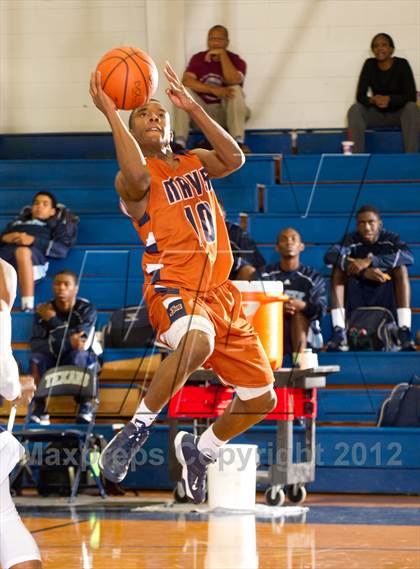 Thumbnail 2 in Klein Collins vs. Madison (McDonald's Texas Invitational) photogallery.