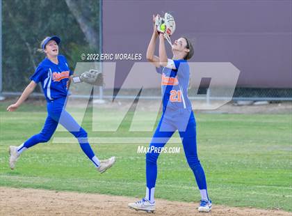 Thumbnail 3 in Clairemont @ Canyon Hills photogallery.