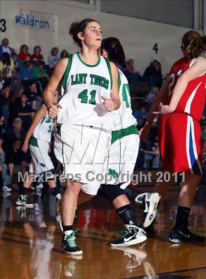 Thumbnail 2 in Southwestern vs. Triton Central photogallery.