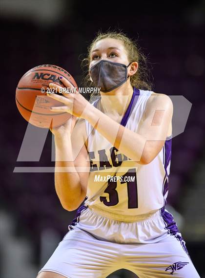 Thumbnail 3 in Limon vs. Wray (CHSAA 2A State Final) photogallery.