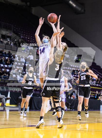 Thumbnail 3 in Limon vs. Wray (CHSAA 2A State Final) photogallery.