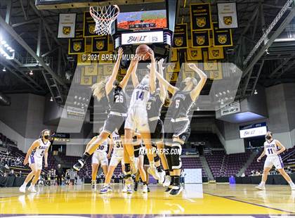 Thumbnail 3 in Limon vs. Wray (CHSAA 2A State Final) photogallery.