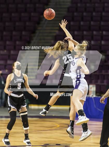 Thumbnail 1 in Limon vs. Wray (CHSAA 2A State Final) photogallery.