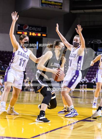 Thumbnail 2 in Limon vs. Wray (CHSAA 2A State Final) photogallery.