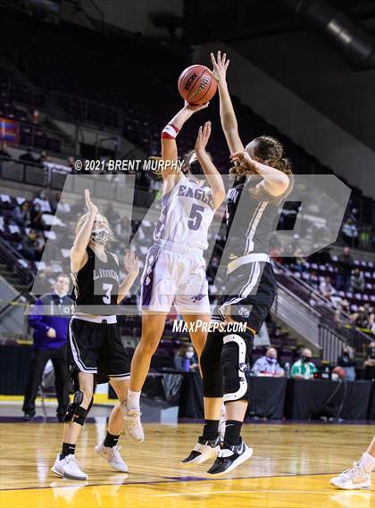 Thumbnail 1 in Limon vs. Wray (CHSAA 2A State Final) photogallery.