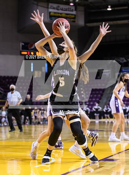 Thumbnail 1 in Limon vs. Wray (CHSAA 2A State Final) photogallery.