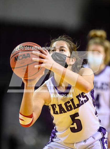 Thumbnail 2 in Limon vs. Wray (CHSAA 2A State Final) photogallery.