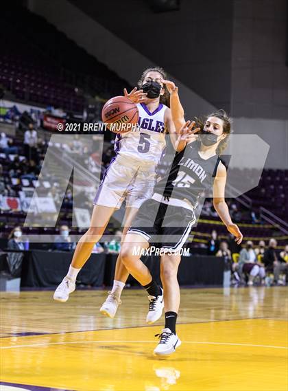Thumbnail 3 in Limon vs. Wray (CHSAA 2A State Final) photogallery.