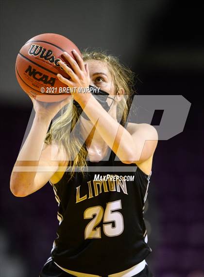 Thumbnail 2 in Limon vs. Wray (CHSAA 2A State Final) photogallery.