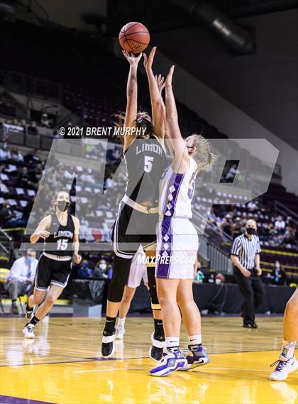 Thumbnail 3 in Limon vs. Wray (CHSAA 2A State Final) photogallery.