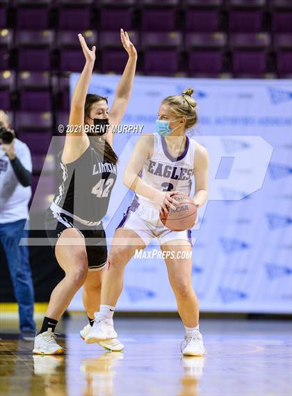 Thumbnail 3 in Limon vs. Wray (CHSAA 2A State Final) photogallery.