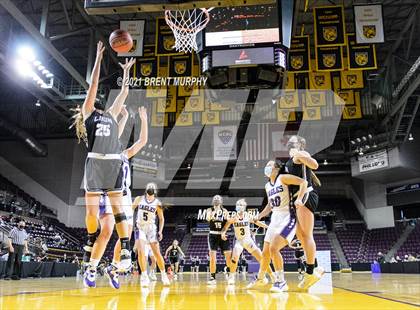 Thumbnail 3 in Limon vs. Wray (CHSAA 2A State Final) photogallery.