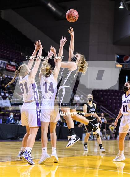 Thumbnail 3 in Limon vs. Wray (CHSAA 2A State Final) photogallery.
