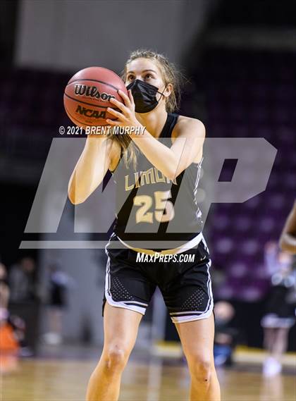 Thumbnail 2 in Limon vs. Wray (CHSAA 2A State Final) photogallery.